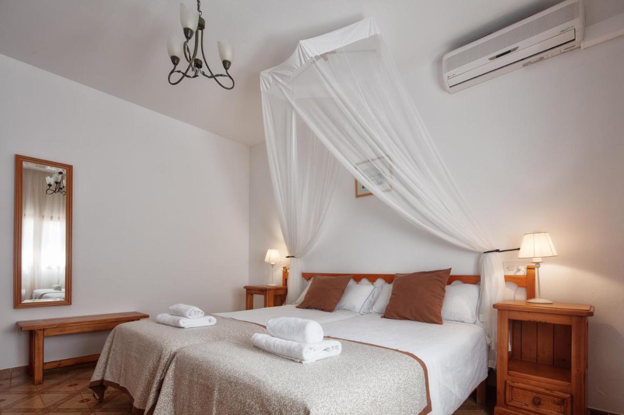 Alojamientos Turisticos Cardona - Apartamento 1 Hab. Standart Ес Пухолс Екстериор снимка